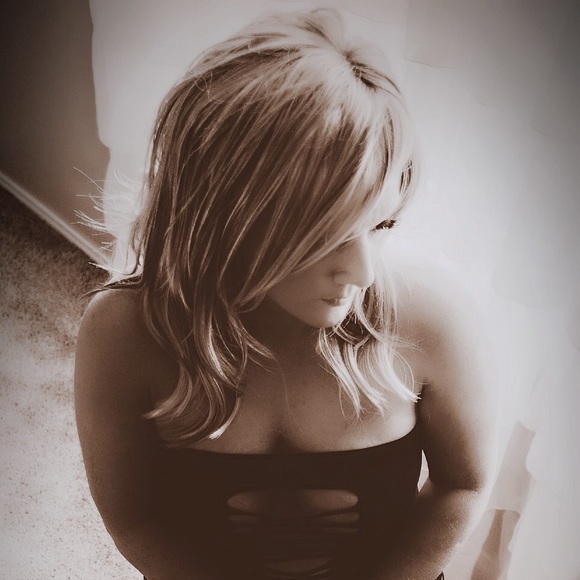 Meet your Posher, Sandy - Picture 1 of 1